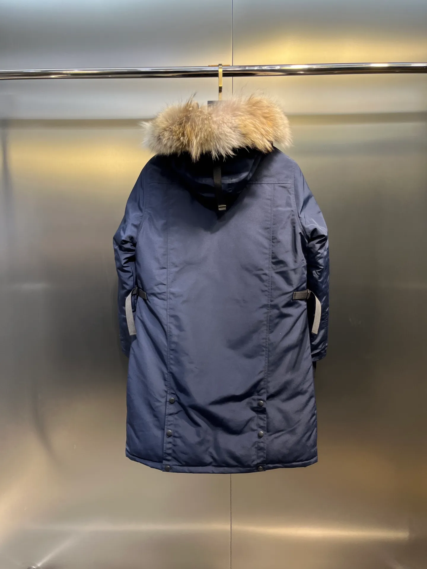 P860 🇨🇦🇨🇦CANADA GOOSE 12 women's models, factory direct supply: supplying global purchasing agents, micro-businesses, entities, Tmall, high-end stalls and studio cooperation, free shipping! Trillium Parka Women's 12 "popular" women's models are chosen by Arctic and Antarctic scientific expedition teams as winter wear, the Rolls-Royce of down jackets. ➖ Industry-leading anti-counterfeiting chip sensing. ➖ Imported Behringer embroidery machines and customized embroidery labels, the highest level and industry leading. ➖ Imported Korean 21-count polyester-cotton blended original fabric, TC85 waterproof coated fabric, water-repellent, windproof and wear-resistant. ➖ The new national standard 80 white duck down is filled with an average of 520 grams of down. The amount of down filled is industry-leading. ➖ 100% nylon lon lining with double double-layer sealing design to prevent velvet running, seamless thread design on cuffs! ➖ Western Canadian Green Wolf Collar. ➖ Yoshida YKK provides original factory-customized electroplated sliders. YKK two-way lockable zippers are tight and smooth and do not peel off paint. ➖ 3M composite Velcro is durable and the accessories and hardware are all custom-made. Note: Our copywriting is only simple and clear. Instead of bragging about the copywriting, it is better to compare and understand with samples. Only for the purest, most focused, most professional, highest quality, and most cost-effective!  SIZE:S-XXL